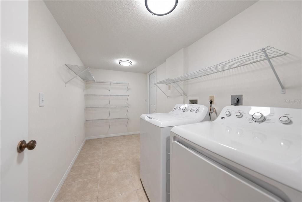 En Venta: $975,000 (2 camas, 2 baños, 2170 Pies cuadrados)