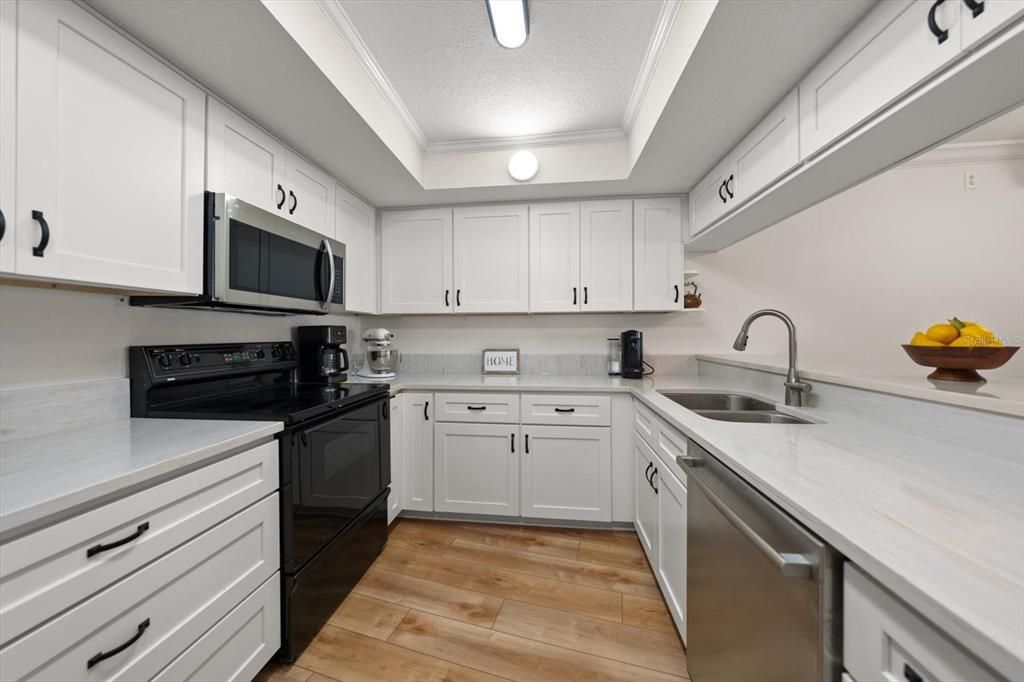 En Venta: $975,000 (2 camas, 2 baños, 2170 Pies cuadrados)
