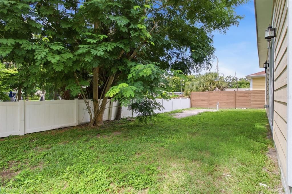 На продажу: $425,000 (2 спален, 2 ванн, 1209 Квадратных фут)