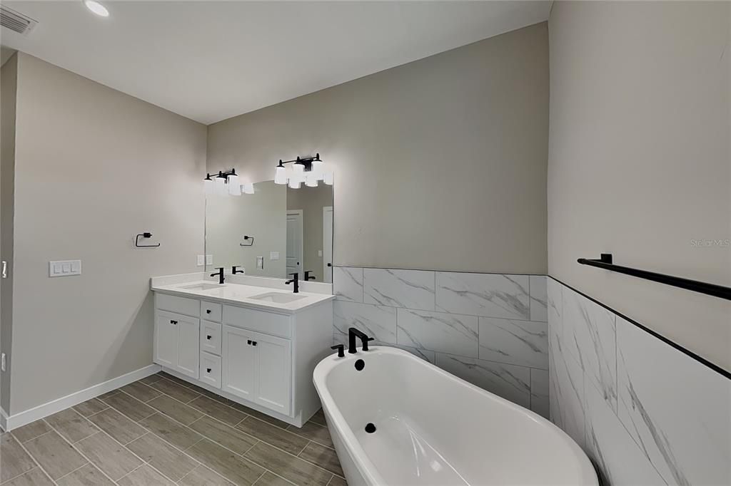 For Sale: $319,900 (3 beds, 2 baths, 1548 Square Feet)
