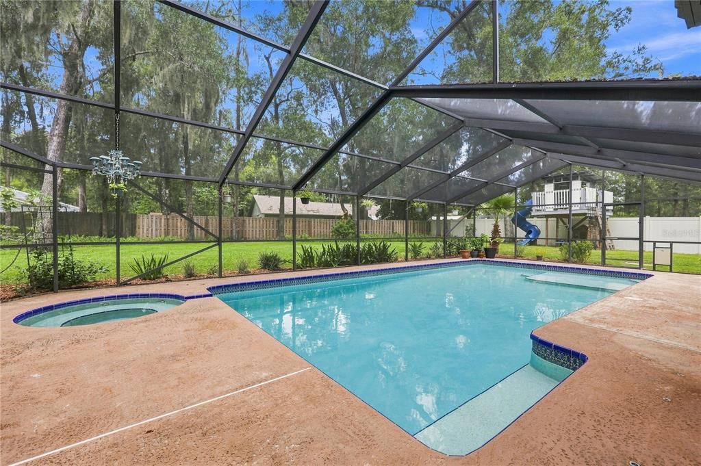 En Venta: $450,000 (4 camas, 2 baños, 1953 Pies cuadrados)