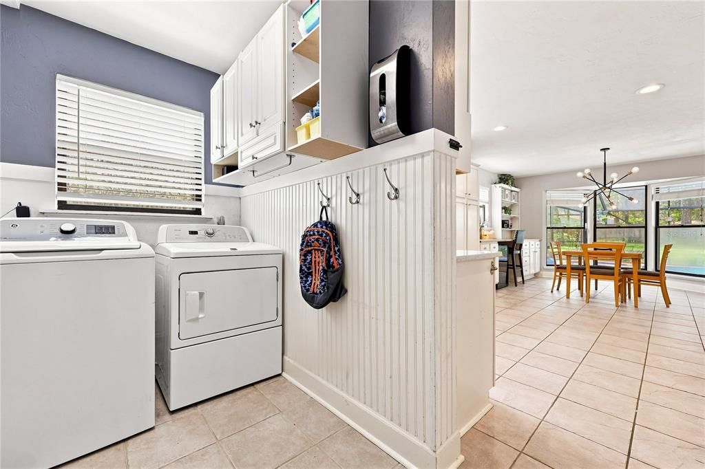 En Venta: $450,000 (4 camas, 2 baños, 1953 Pies cuadrados)