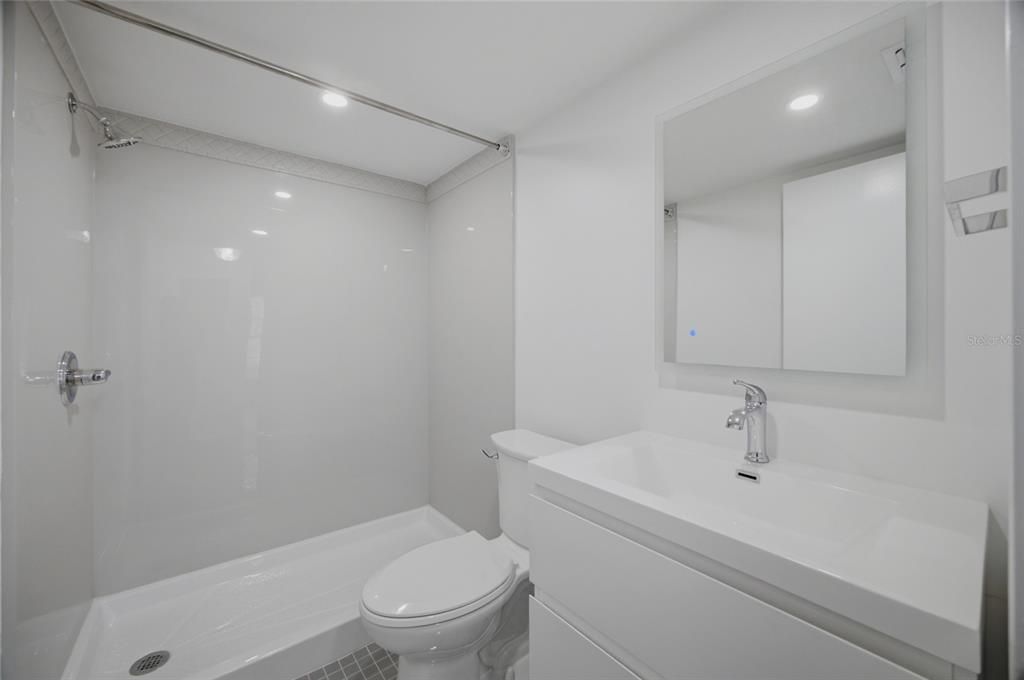 На продажу: $145,000 (2 спален, 2 ванн, 912 Квадратных фут)