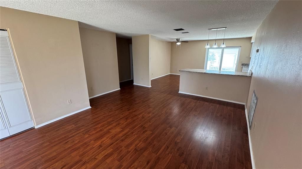 На продажу: $449,000 (3 спален, 2 ванн, 1306 Квадратных фут)