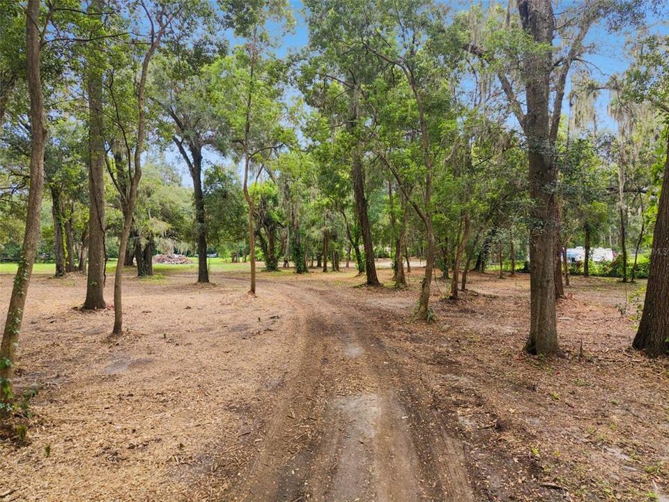 待售: $650,000 (3.58 acres)