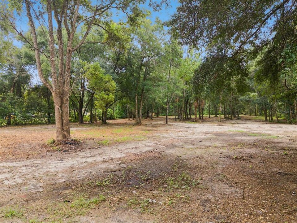 待售: $650,000 (3.58 acres)