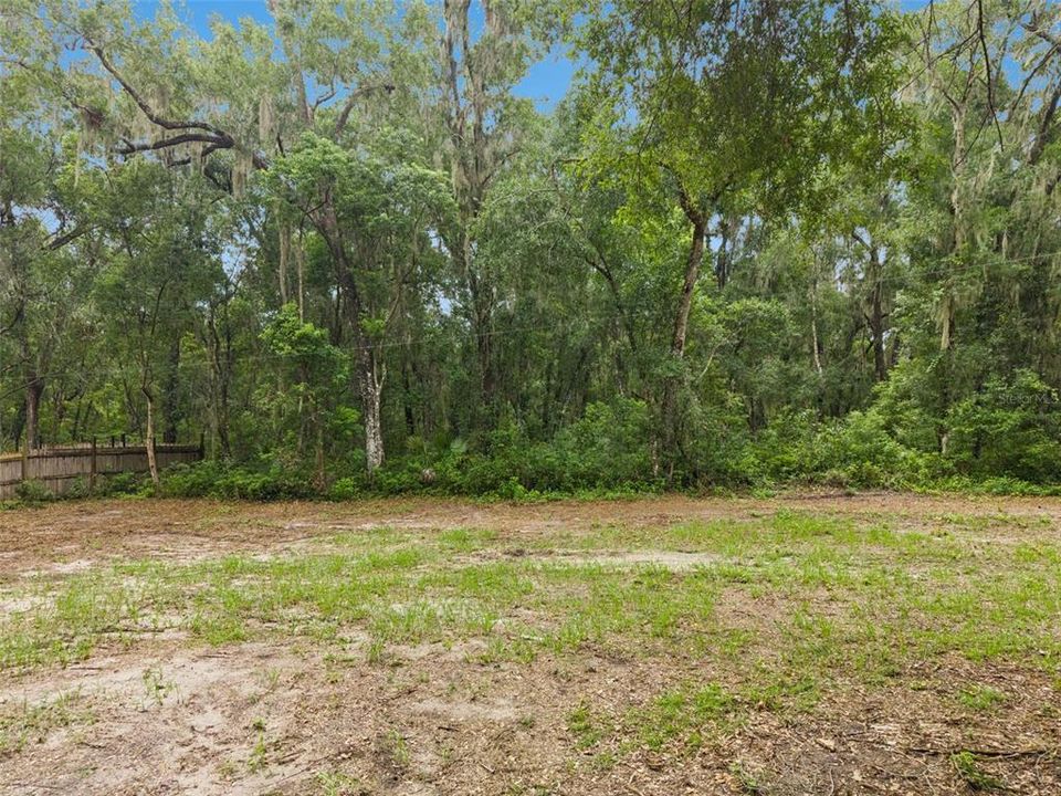 待售: $650,000 (3.58 acres)
