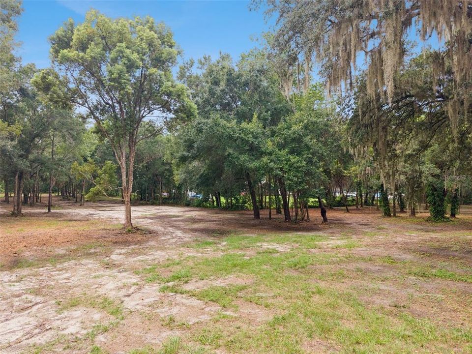 待售: $650,000 (3.58 acres)
