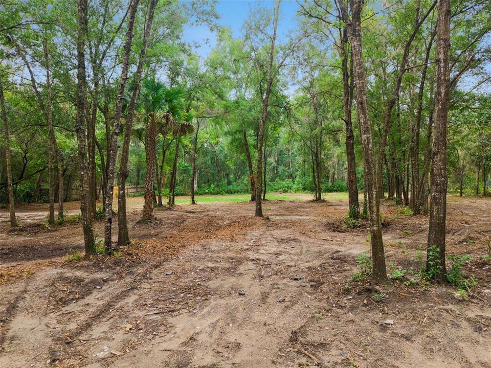 待售: $650,000 (3.58 acres)