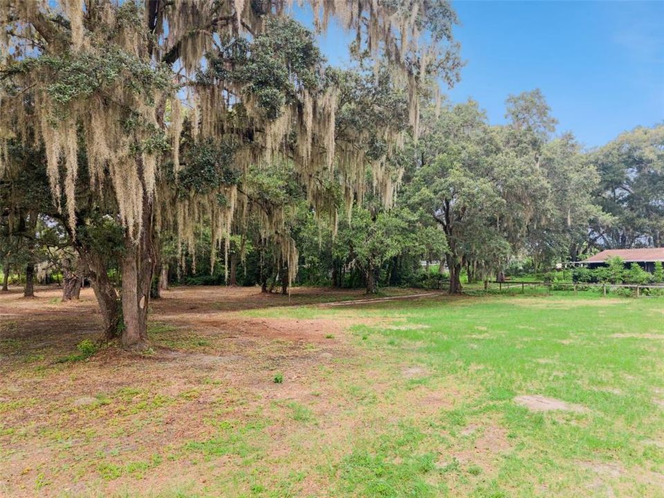 待售: $650,000 (3.58 acres)