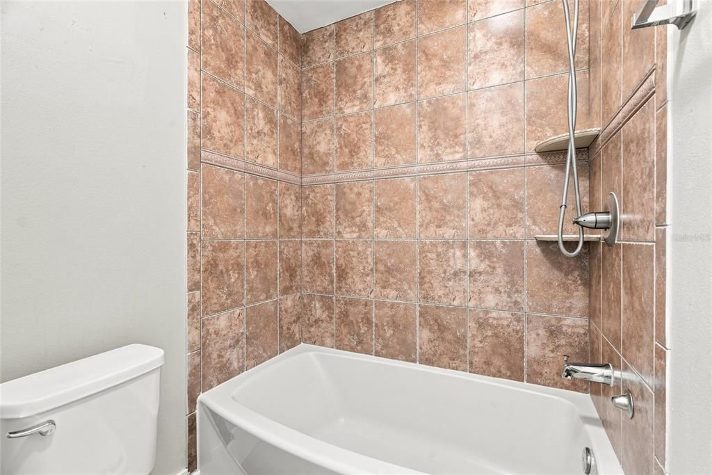 En Venta: $547,400 (4 camas, 2 baños, 1989 Pies cuadrados)