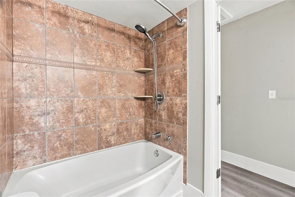 En Venta: $547,400 (4 camas, 2 baños, 1989 Pies cuadrados)