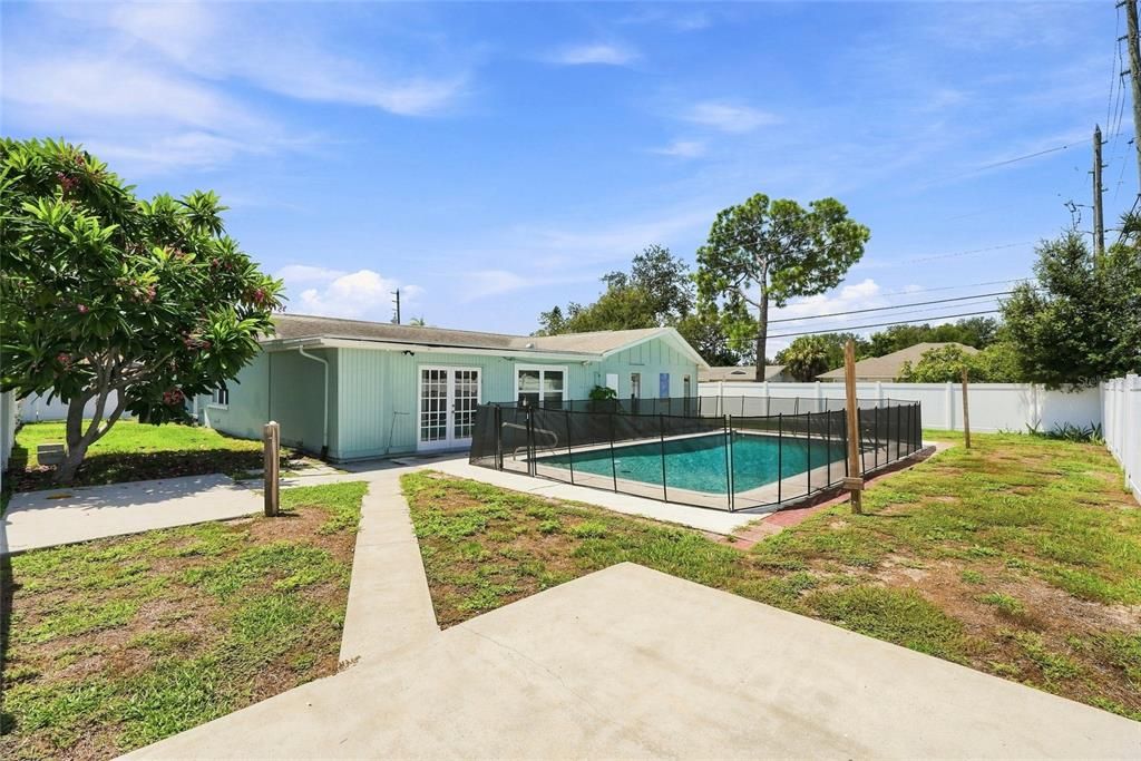 En Venta: $547,400 (4 camas, 2 baños, 1989 Pies cuadrados)