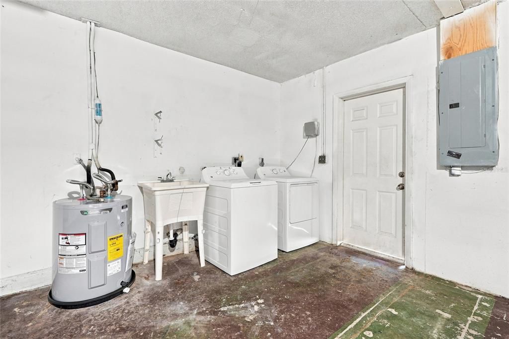 En Venta: $547,400 (4 camas, 2 baños, 1989 Pies cuadrados)