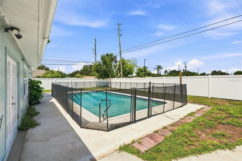 En Venta: $547,400 (4 camas, 2 baños, 1989 Pies cuadrados)