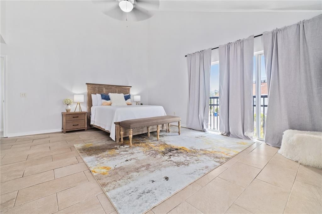 В аренду: $2,600 (2 спален, 2 ванн, 1679 Квадратных фут)