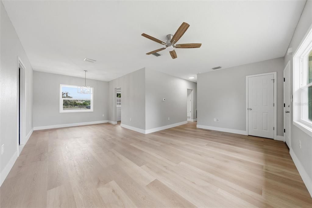 For Sale: $195,000 (4 beds, 1 baths, 1425 Square Feet)