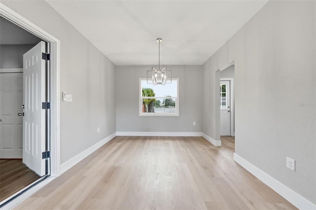 For Sale: $195,000 (4 beds, 1 baths, 1425 Square Feet)