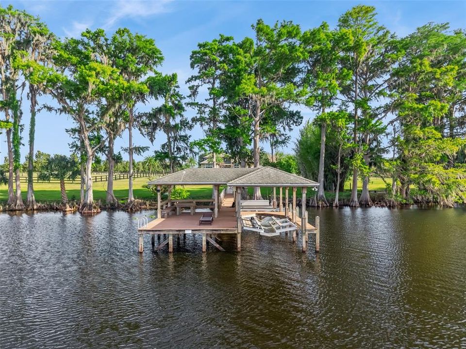 For Sale: $4,500,000 (6 beds, 7 baths, 5776 Square Feet)