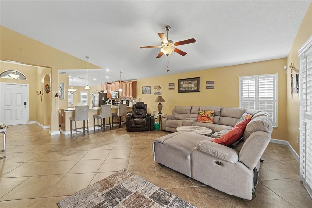 For Sale: $399,500 (3 beds, 2 baths, 1784 Square Feet)