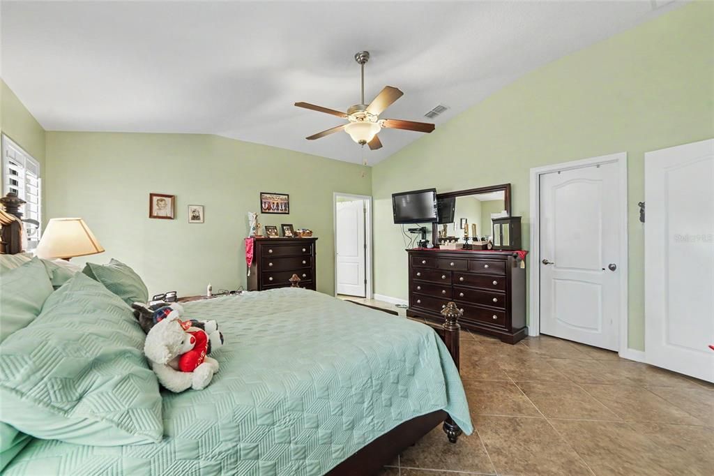 For Sale: $399,500 (3 beds, 2 baths, 1784 Square Feet)