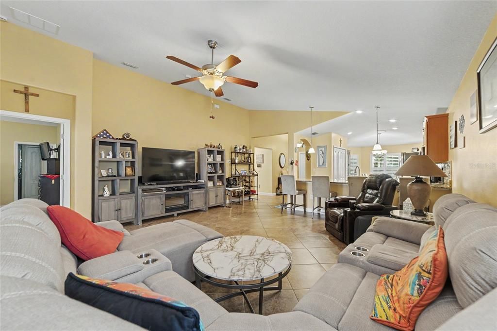 For Sale: $399,500 (3 beds, 2 baths, 1784 Square Feet)