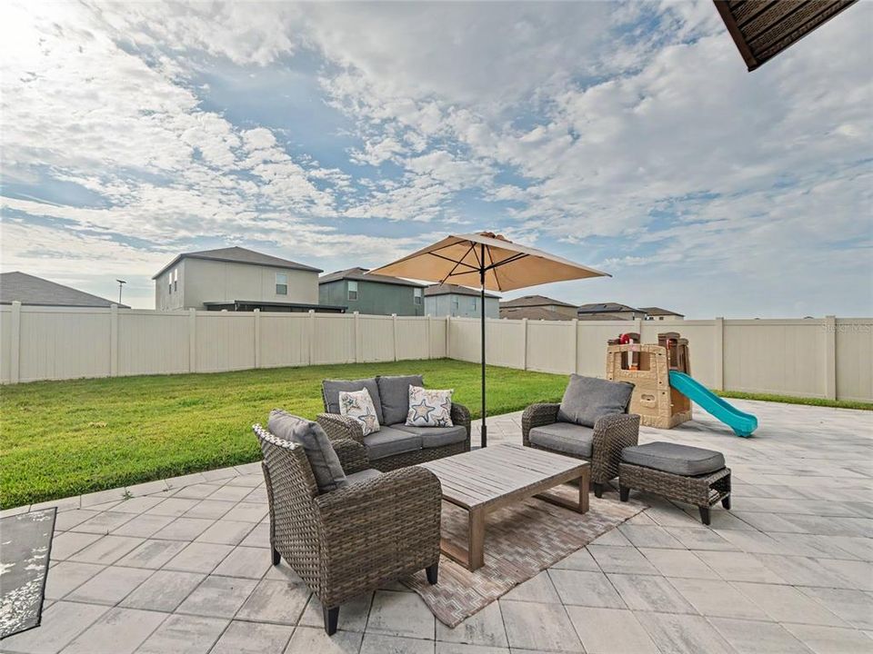 For Sale: $335,000 (4 beds, 2 baths, 1935 Square Feet)
