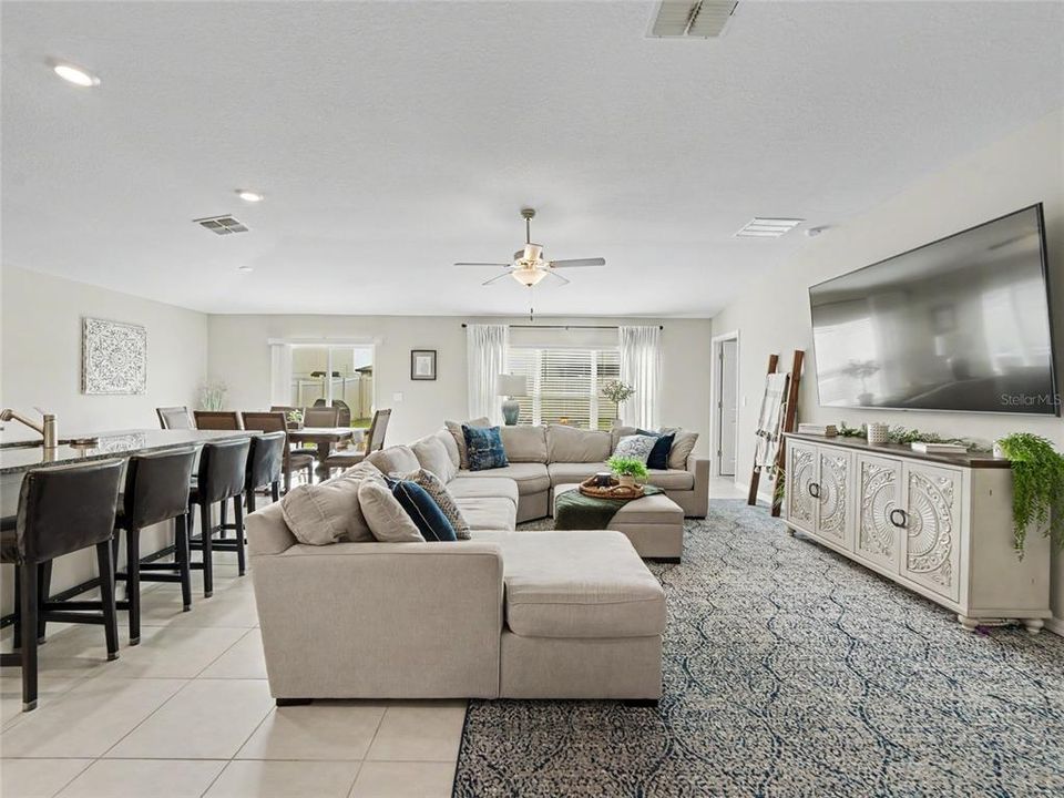 For Sale: $335,000 (4 beds, 2 baths, 1935 Square Feet)