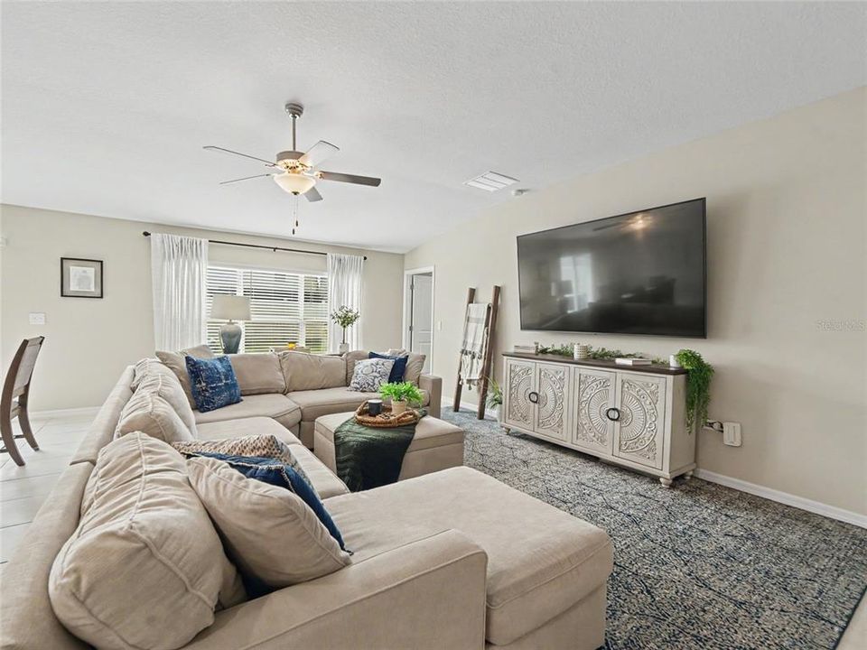 For Sale: $335,000 (4 beds, 2 baths, 1935 Square Feet)