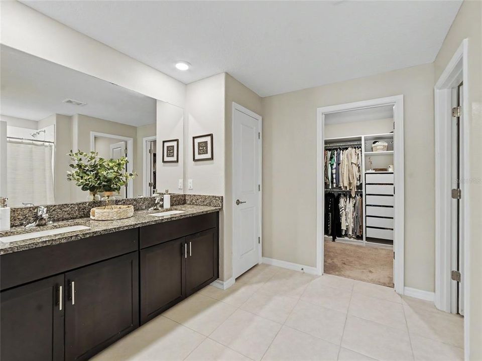 For Sale: $335,000 (4 beds, 2 baths, 1935 Square Feet)