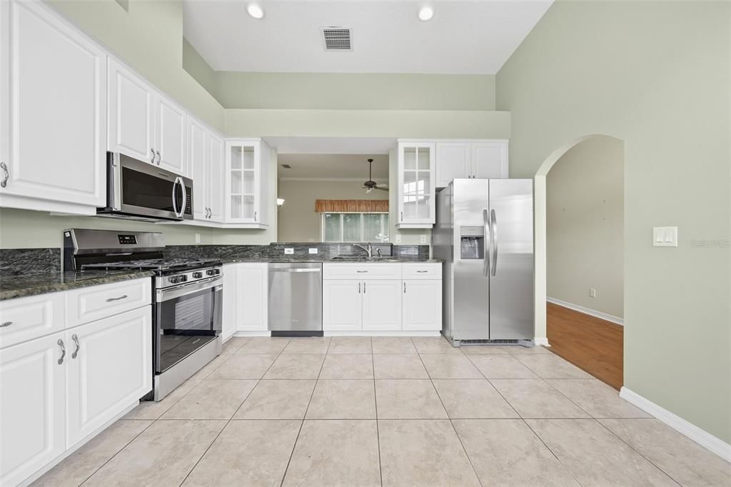 For Sale: $280,000 (3 beds, 2 baths, 1655 Square Feet)