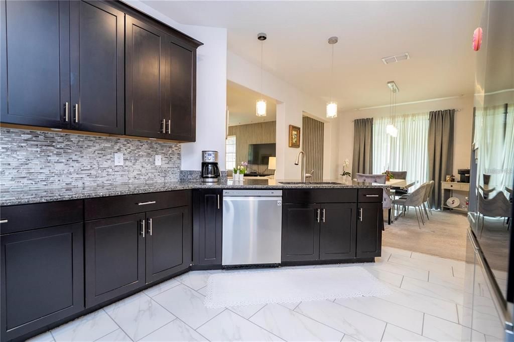 For Sale: $460,000 (6 beds, 5 baths, 2995 Square Feet)