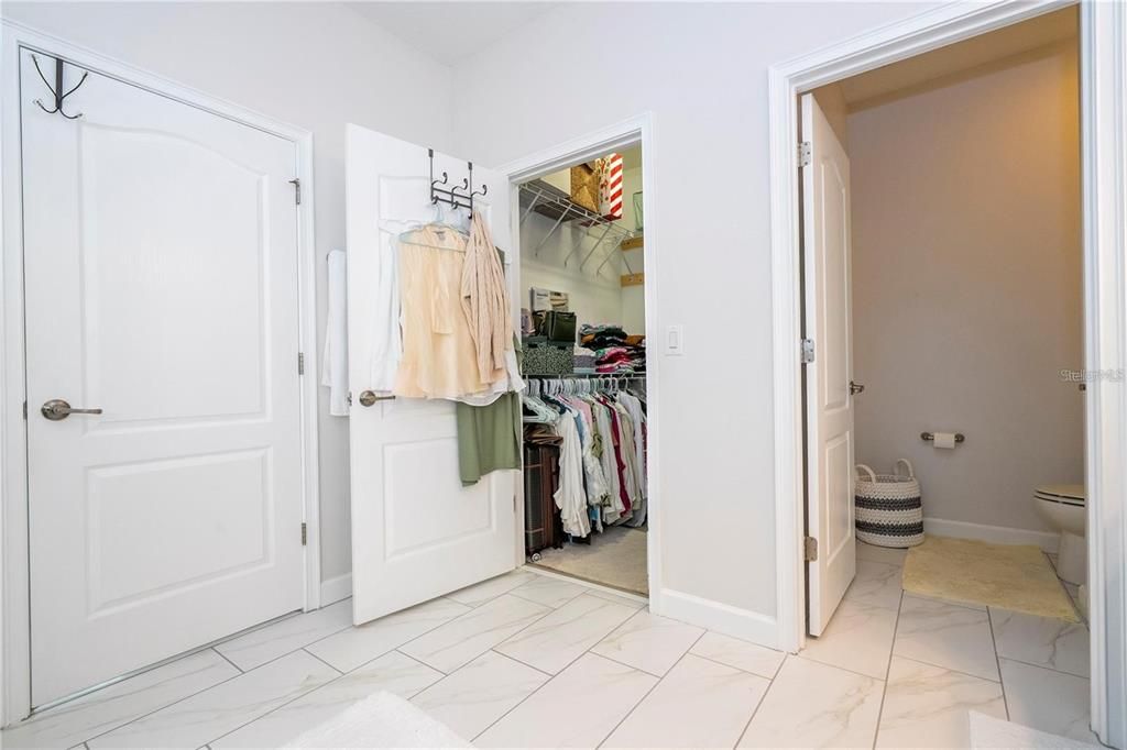 For Sale: $460,000 (6 beds, 5 baths, 2995 Square Feet)