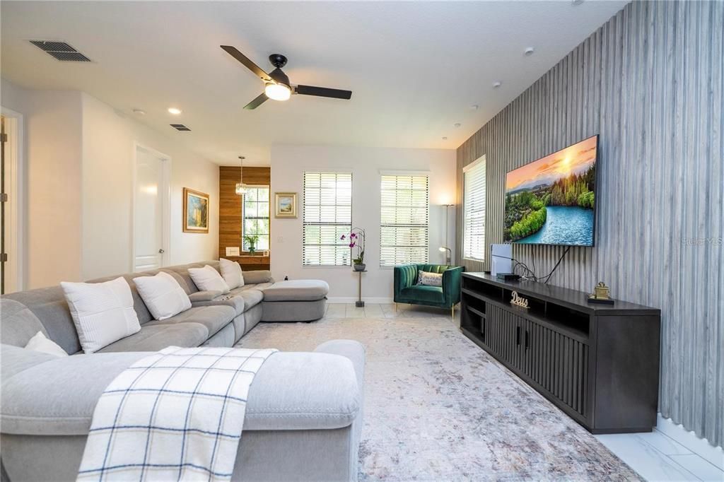 For Sale: $460,000 (6 beds, 5 baths, 2995 Square Feet)