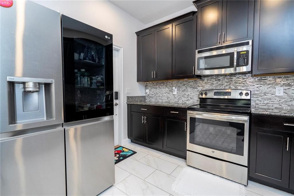 For Sale: $460,000 (6 beds, 5 baths, 2995 Square Feet)