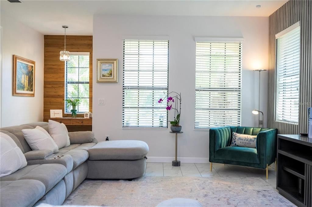 For Sale: $460,000 (6 beds, 5 baths, 2995 Square Feet)