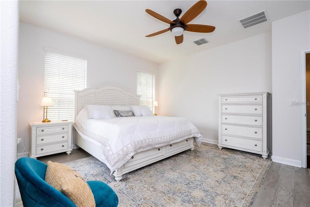 For Sale: $460,000 (6 beds, 5 baths, 2995 Square Feet)