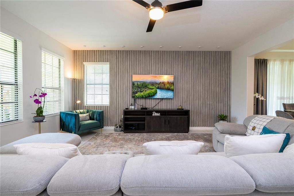 For Sale: $460,000 (6 beds, 5 baths, 2995 Square Feet)
