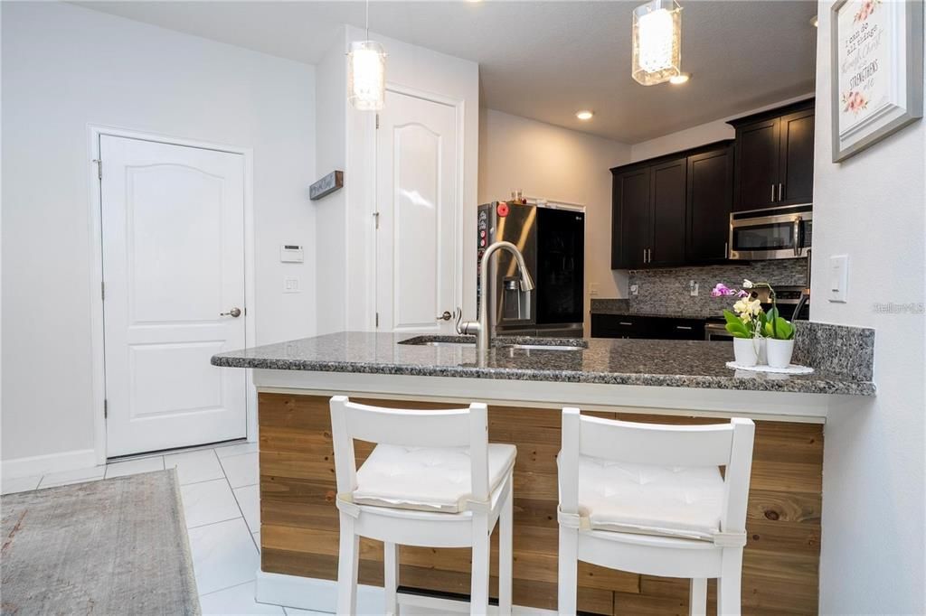 For Sale: $460,000 (6 beds, 5 baths, 2995 Square Feet)