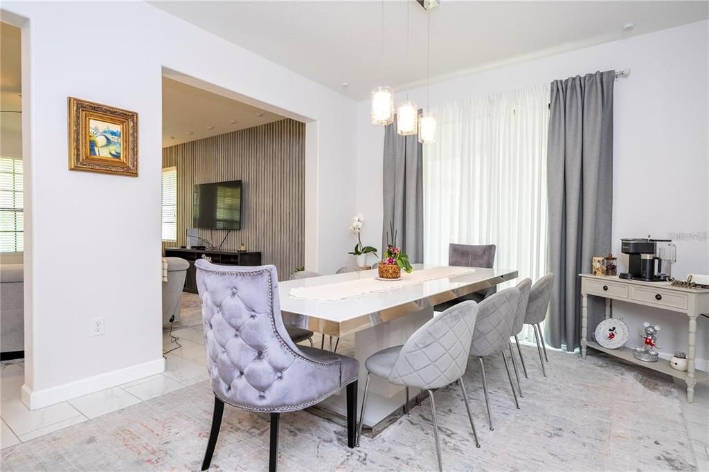 For Sale: $460,000 (6 beds, 5 baths, 2995 Square Feet)