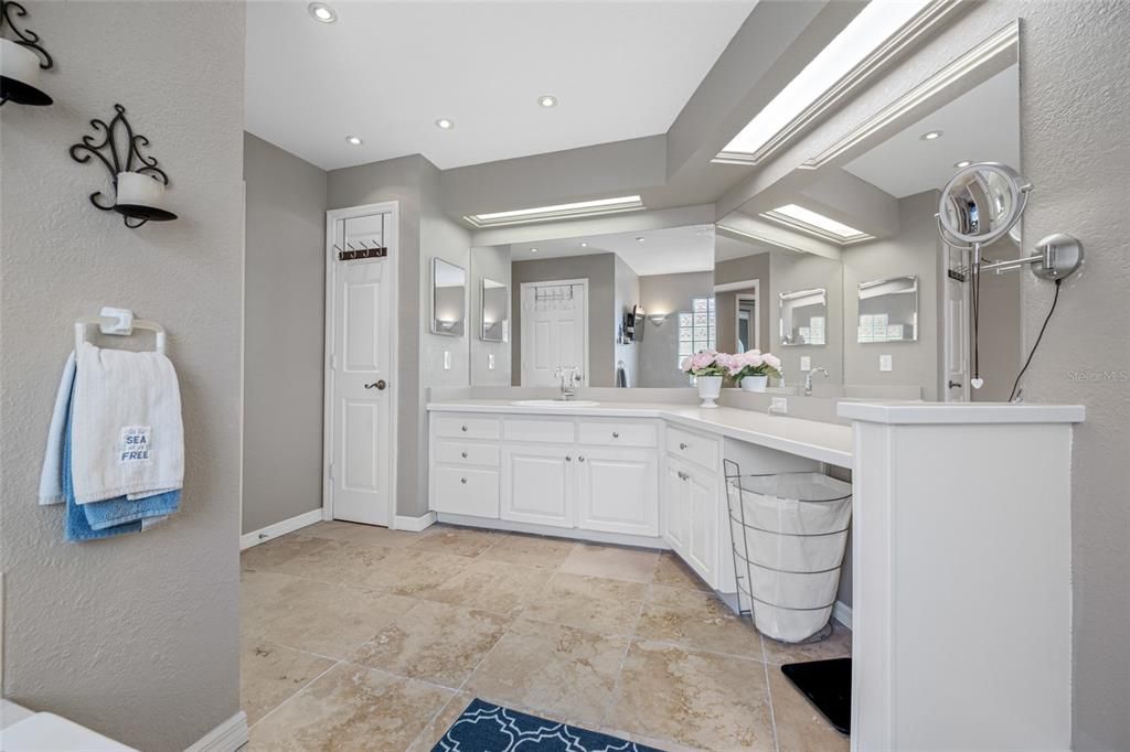 For Sale: $924,900 (5 beds, 5 baths, 2850 Square Feet)
