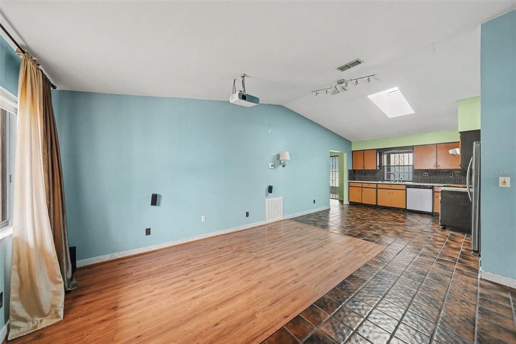 En Venta: $265,000 (2 camas, 2 baños, 1156 Pies cuadrados)