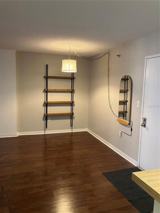 For Rent: $1,250 (1 beds, 1 baths, 634 Square Feet)