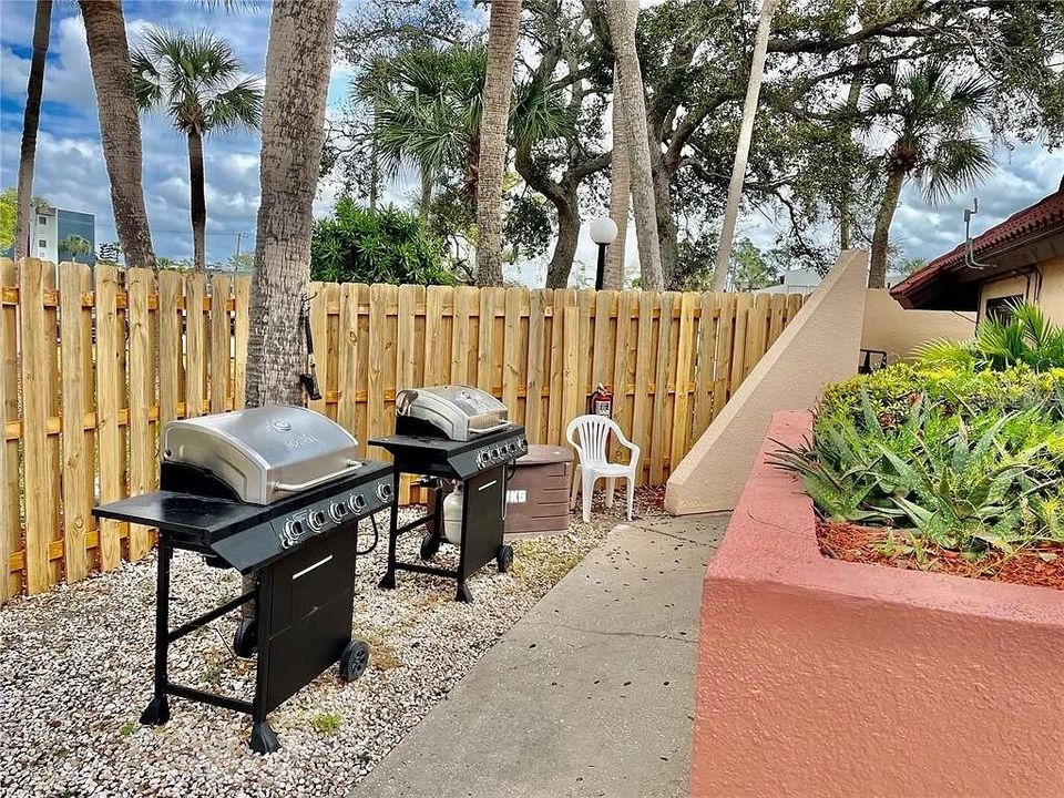 For Rent: $1,250 (1 beds, 1 baths, 634 Square Feet)