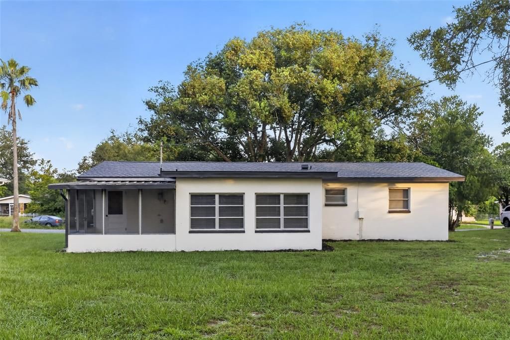 For Sale: $194,900 (2 beds, 1 baths, 1016 Square Feet)