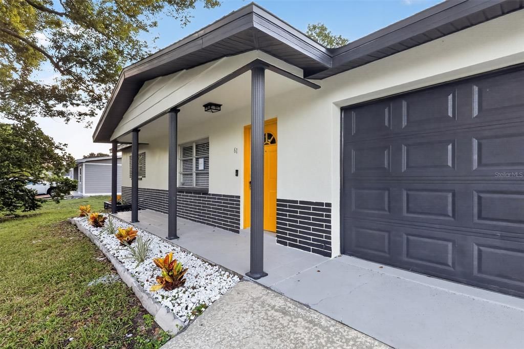 For Sale: $194,900 (2 beds, 1 baths, 1016 Square Feet)