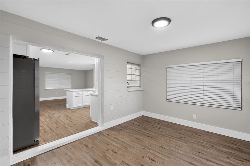 For Sale: $194,900 (2 beds, 1 baths, 1016 Square Feet)