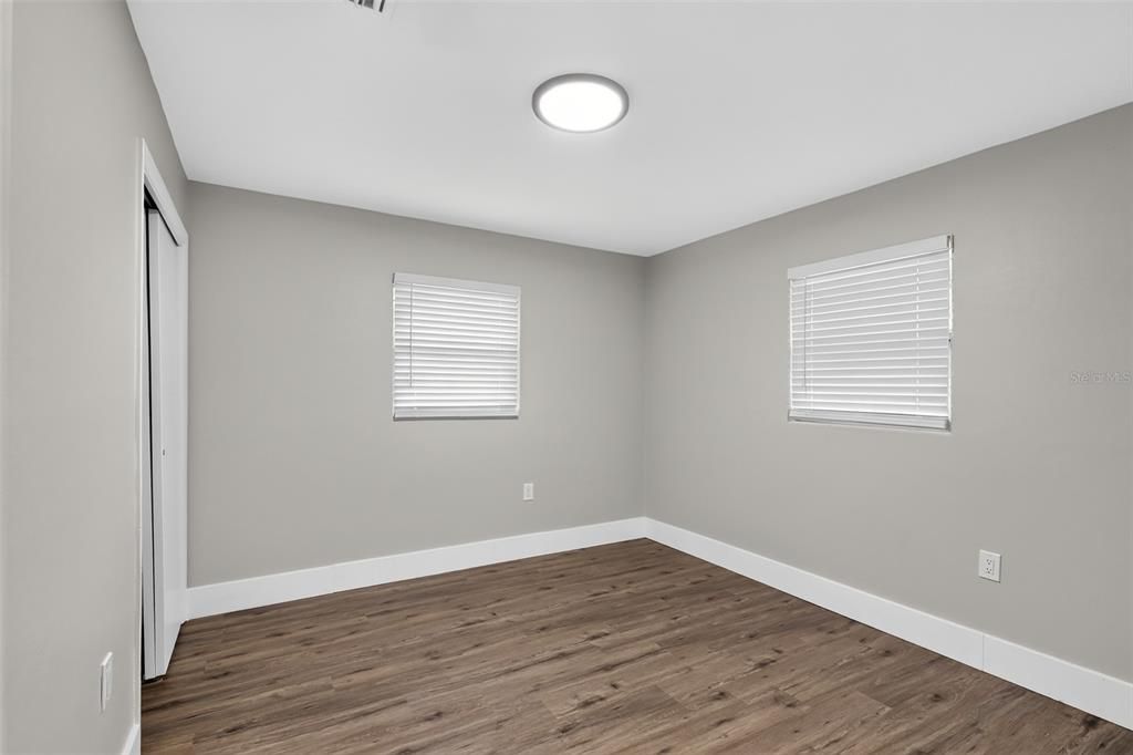 For Sale: $194,900 (2 beds, 1 baths, 1016 Square Feet)