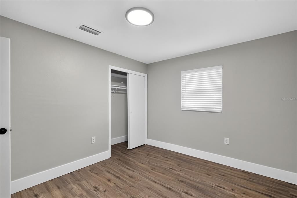 For Sale: $194,900 (2 beds, 1 baths, 1016 Square Feet)