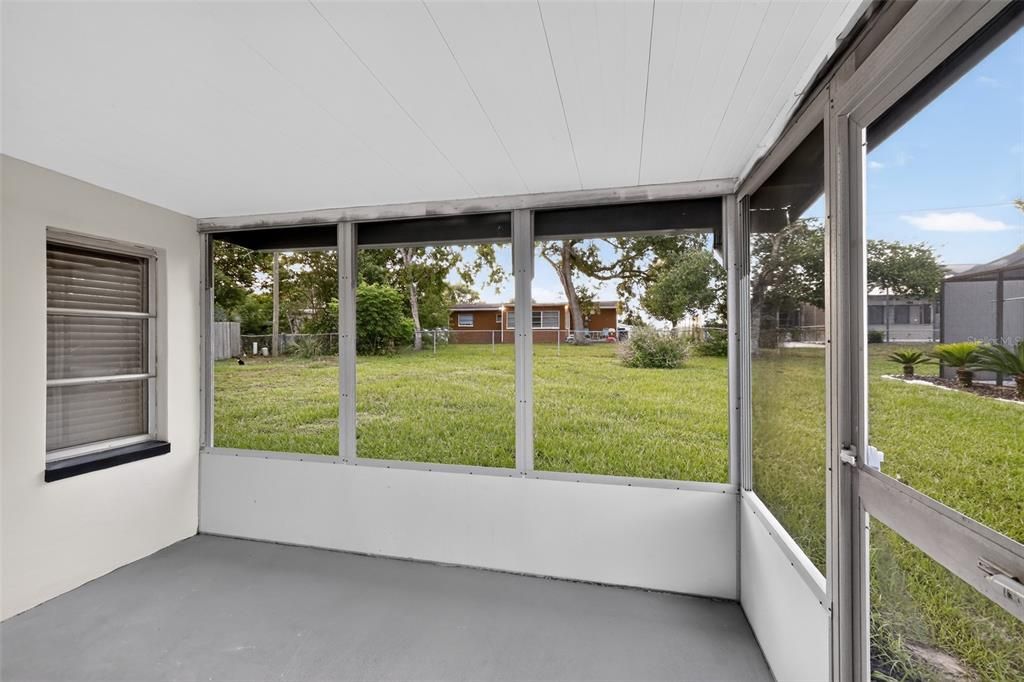For Sale: $194,900 (2 beds, 1 baths, 1016 Square Feet)